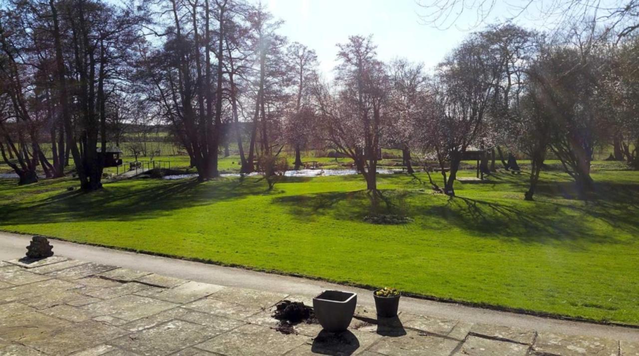 Impeccable 1-Bed House In Retford Close To A1 Buitenkant foto